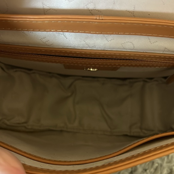 Radley London British Tan crossbody bag with gold hardware - Picture 7 of 10